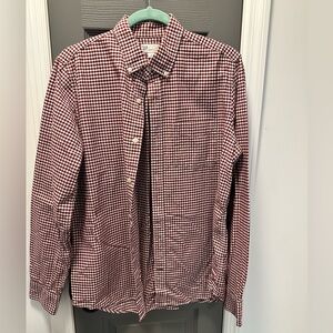 Gap men’s button down shirt. Red/white checkered. Size M